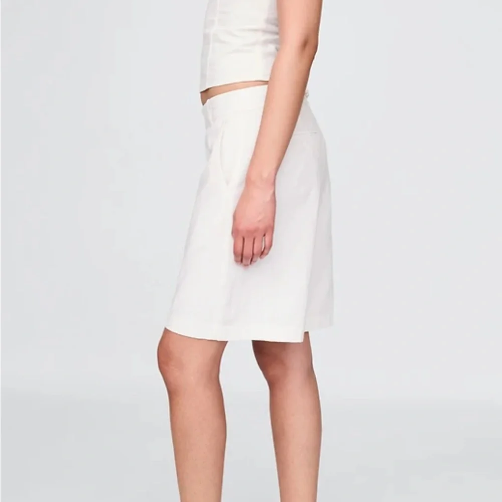 GAP 365 Flat Front LInen Blend Trouser Shorts Minimalist Off White Size 14 NEW - Picture 2 of 12